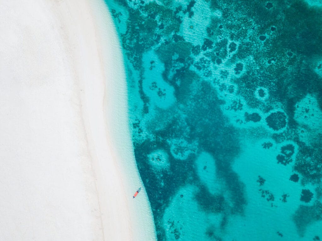 Una barca sulla spiaggia Bravo Premium Kendwa.