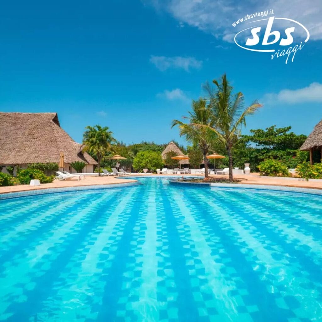 Rifugiatevi nel resort tropicale Seaclub, con la sua grande piscina, le palme ondeggianti e le graziose capanne con il tetto di paglia sotto un limpido cielo azzurro.