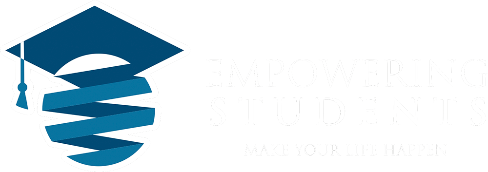 Un cappello di laurea blu con un disegno a spirale accanto al testo "Empowering Students" e allo slogan sbiadito "Make Your Life Happen" su uno sfondo chiaro.