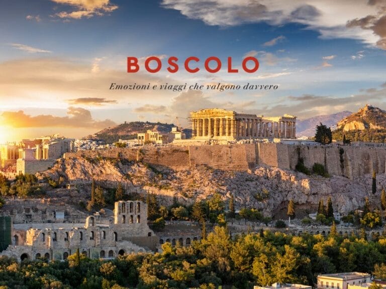 Acropoli di Atene al tramonto con il Partenone, sotto la scritta "BOSCOLO Emozioni e viaggi che valgono davvero". Vivi la magia della Grecia Classica con un Tour Classica indimenticabile.