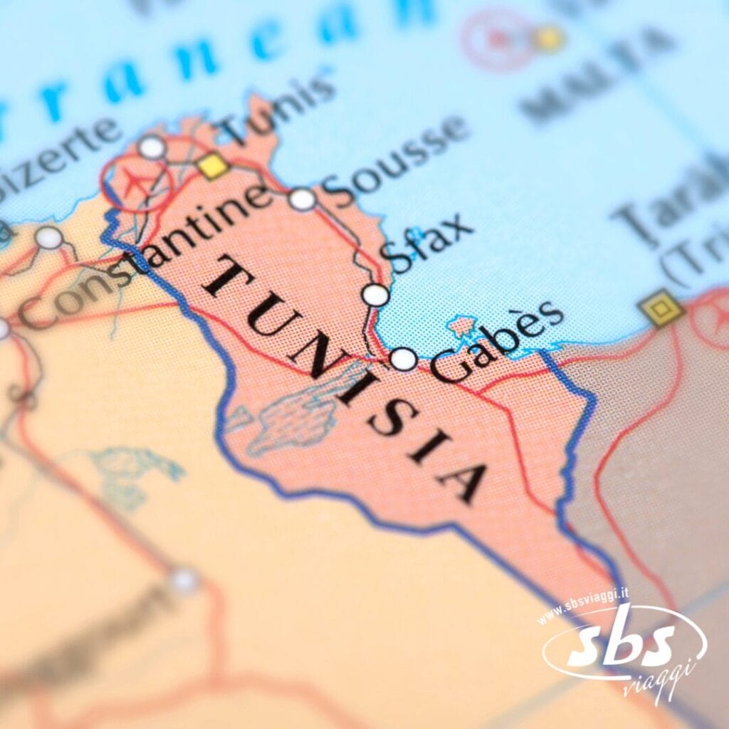 Mappa ravvicinata della Tunisia tratta da Tour Autentica Tunisia, in cui sono evidenziate città come Sfax, Gabès, Sousse e i paesi limitrofi.